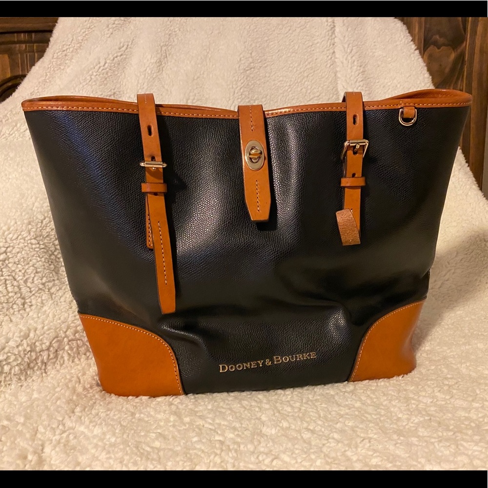 Dooney & Bourke Saffiano Leisure Shopper